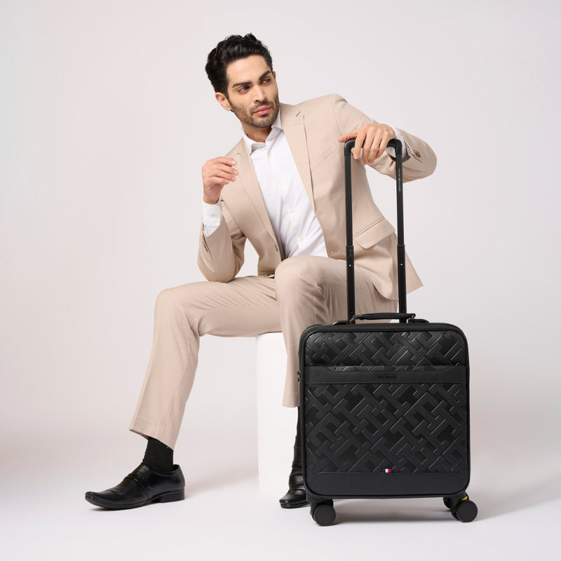 Tommy Hilfiger Benjamin overnighter in Black — view 2