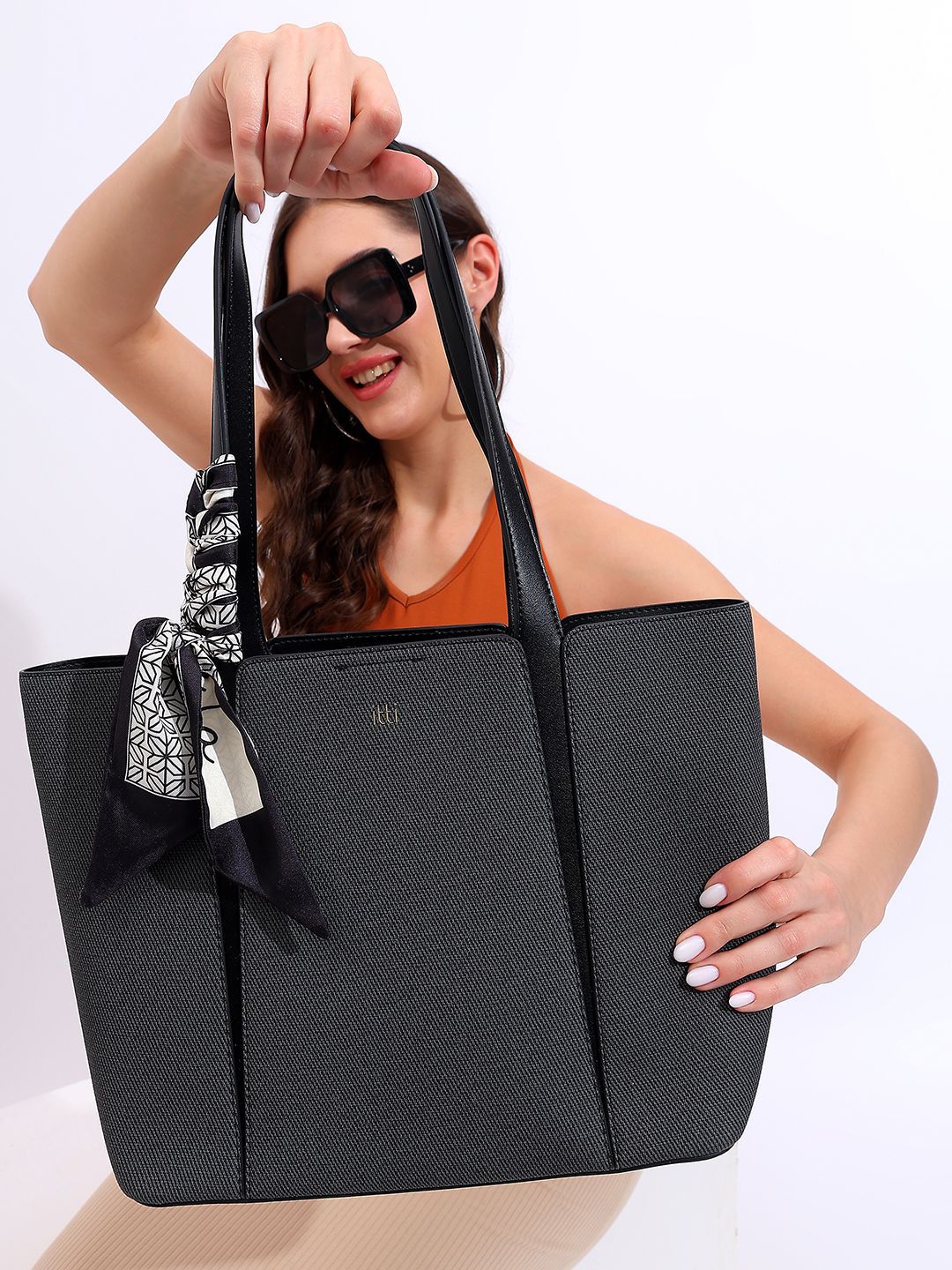 Itti Capri Tote Women Handbag