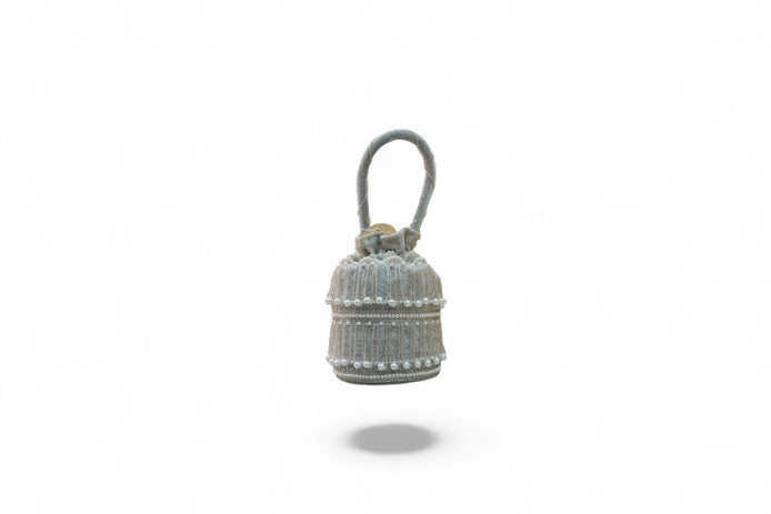 Borsa Potli in velluto argentato con decorazioni in perle e perline