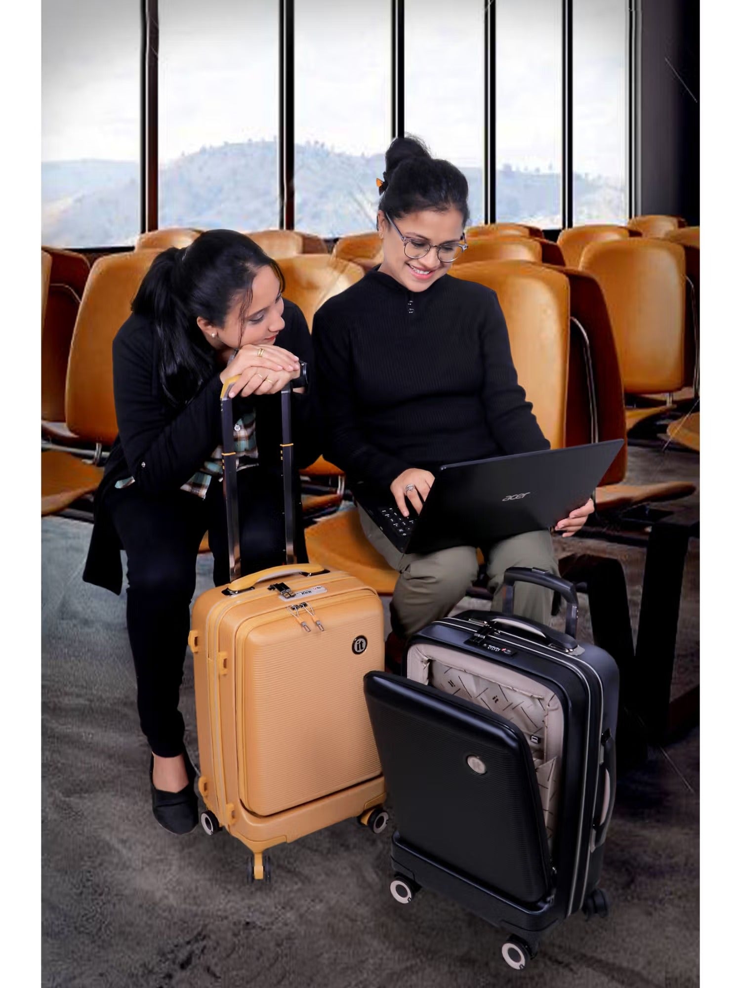 IT Luggage Rapidity Black Trolley Bag