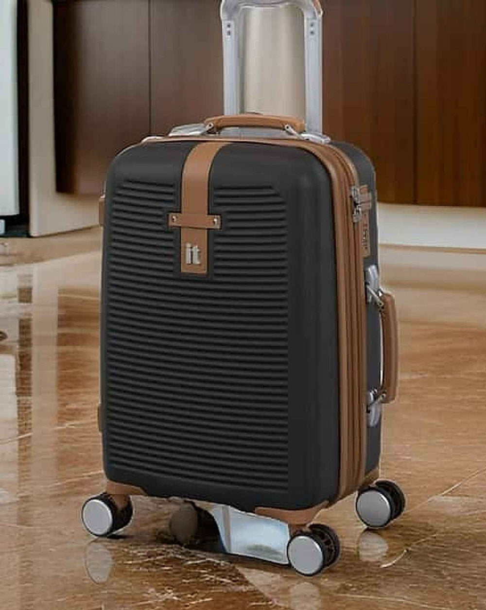 IT Luggage Men Hard Body Trolley Bag with TSA Lock