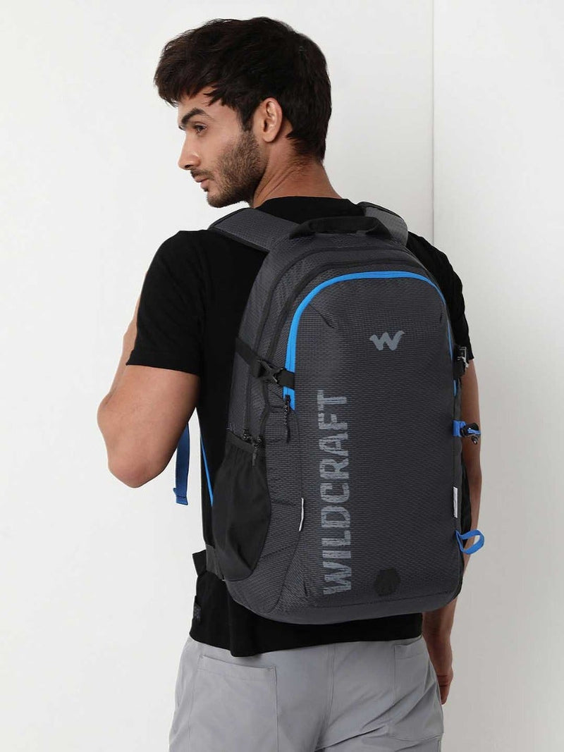 Wildcraft Techpack 30 30L trekking backpack in Black - view 2