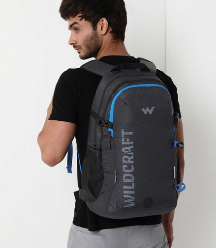 Wildcraft Techpack 30 30L trekking backpack in Black - view 2